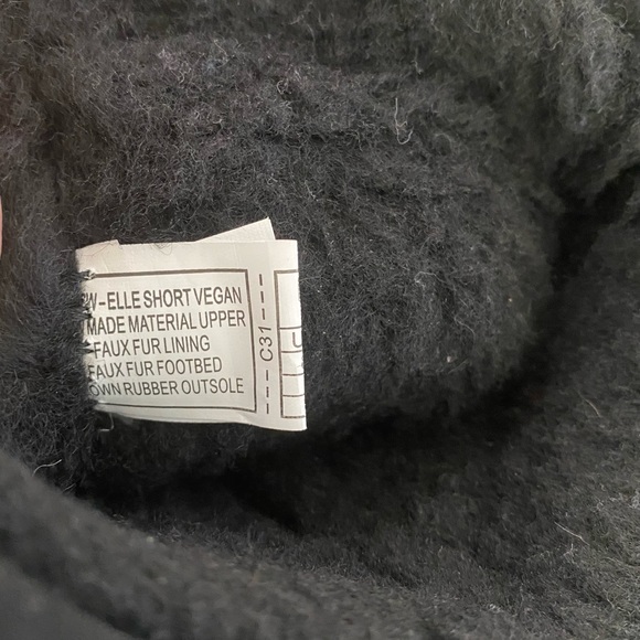 EUC. BEAR PAW “Elle” Short Microsuede Vegan Winter Boots in Black - Picture 14 of 16